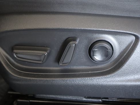 Used 2022 Toyota Camry LE AWD/4WD image 12