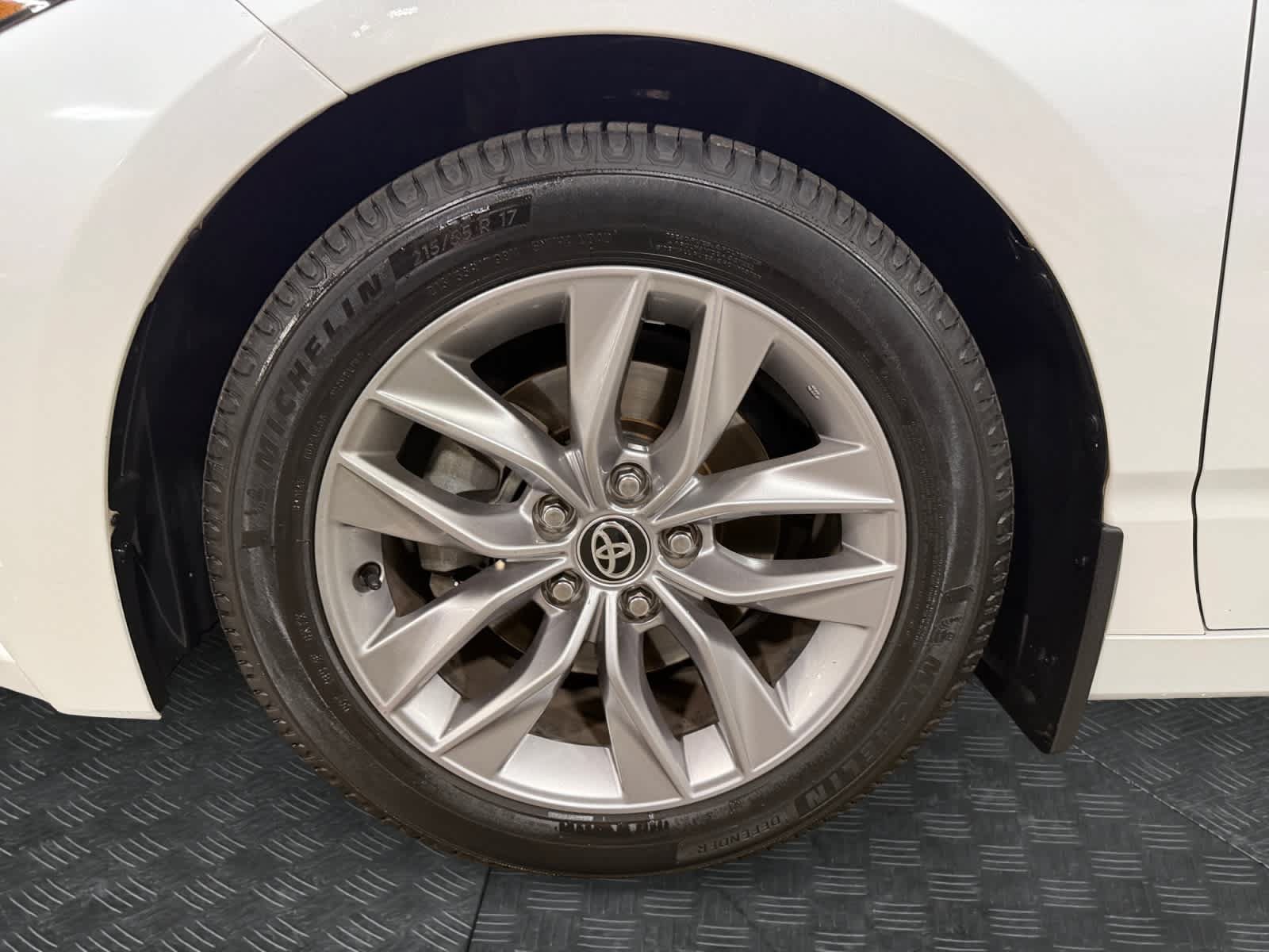 Used 2021 Toyota Avalon XLE FWD image 15