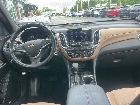 Used 2022 Chevrolet Equinox Premier AWD/4WD image 12
