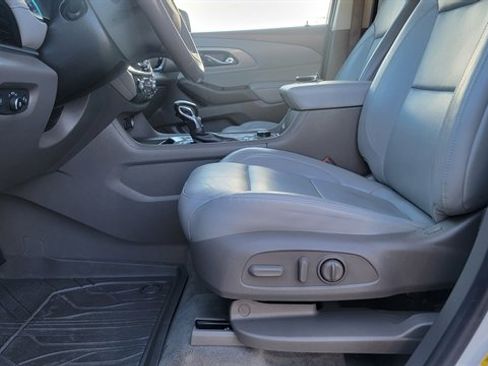 Used 2021 Chevrolet Traverse LT w/ LPO, Blackout Package image 18