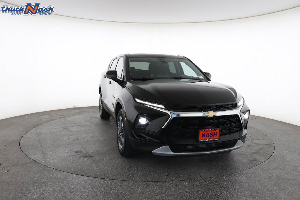 Used 2026 Chevrolet Blazer LT FWD image 3