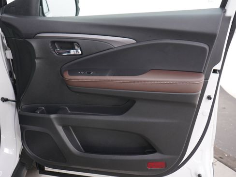 Used 2025 Honda Ridgeline RTL image 12