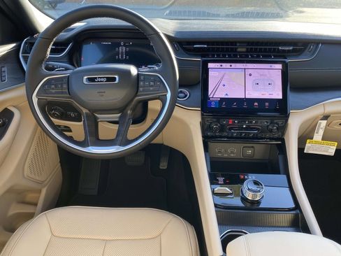 New 2025 Jeep Grand Cherokee Limited w/ Luxury Tech Group II image 11