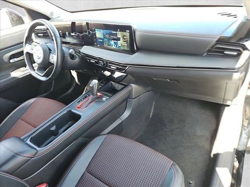 Used 2025 Nissan Kicks SR FWD image 27