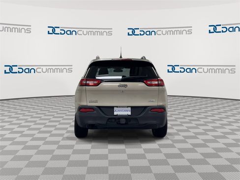 Used 2015 Jeep Cherokee Latitude w/ Cold Weather Group image 7