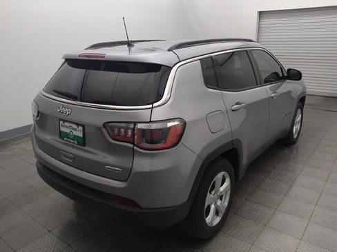 Used 2018 Jeep Compass Latitude FWD image 10