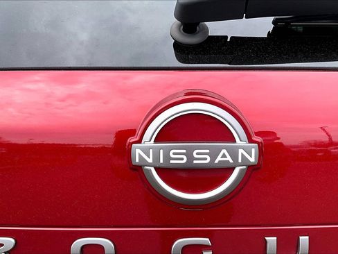 Used 2025 Nissan Rogue S FWD image 30