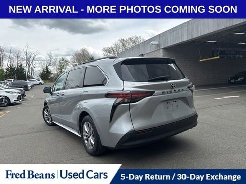 Used 2022 Toyota Sienna XLE w/ XLE Plus Package FWD image 5
