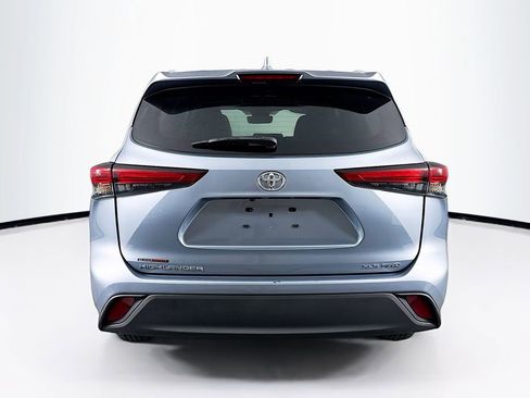 Used 2023 Toyota Highlander XLE image 8