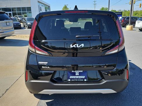 Used 2025 Kia Soul LX w/ LX Technology Package FWD image 5