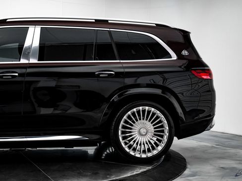 Used 2024 Mercedes-Benz Maybach GLS 600 4MATIC image 7