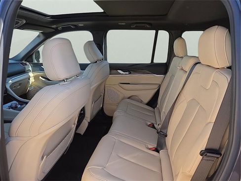 New 2025 Jeep Grand Cherokee Limited image 11