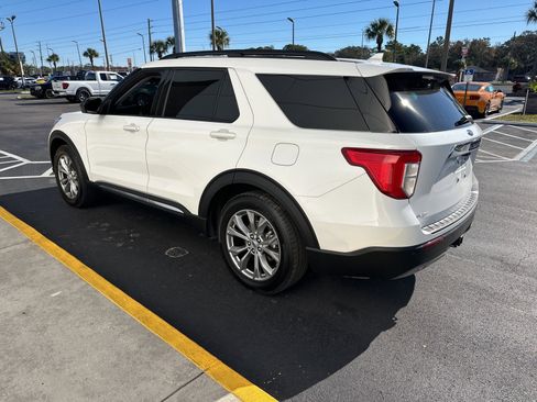 Used 2023 Ford Explorer XLT w/ Equipment Group 202A image 5