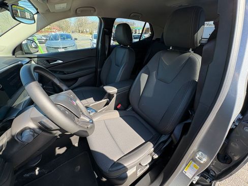Used 2025 Buick Encore GX Preferred AWD/4WD image 34