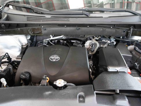 Used 2019 Toyota Highlander Plus w/ Carpet Mat Package (TMS) AWD/4WD image 32
