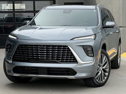 Used 2025 Buick Enclave Avenir w/ Trailering Package, 5000 lbs. image 3