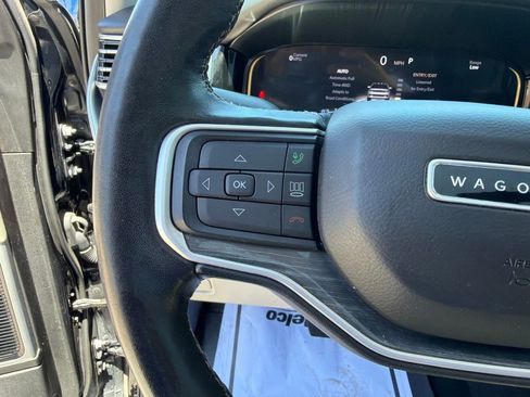 Used 2022 Jeep Wagoneer Series III w/ Premium Group I AWD/4WD image 27