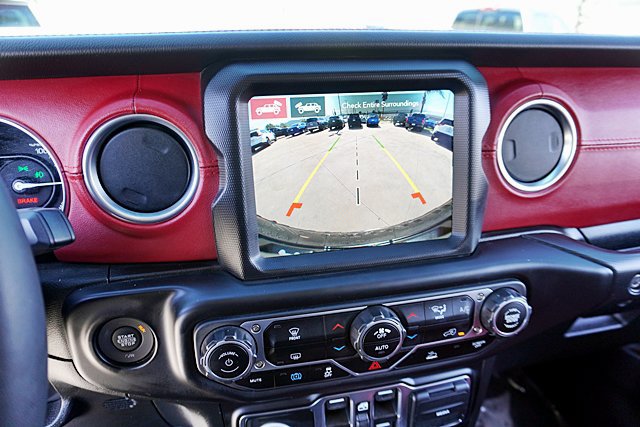 Used 2023 Jeep Wrangler Unlimited Rubicon 4xe AWD/4WD image 39