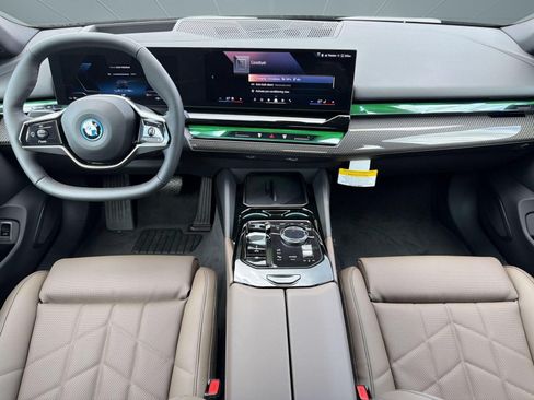 New 2027 BMW i5 eDrive40 w/ Premium Package RWD image 13