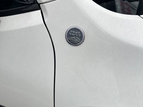 Used 2017 Jeep Renegade Trailhawk image 2