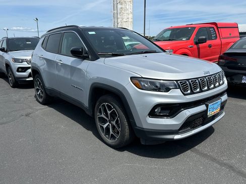 Used 2025 Jeep Compass Limited AWD/4WD image 2