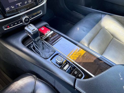 Used 2018 Volvo S90 T5 Momentum w/ Convenience Package FWD image 19