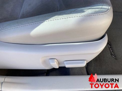 Used 2013 Toyota Camry XLE w/ Leather Pkg FWD image 14
