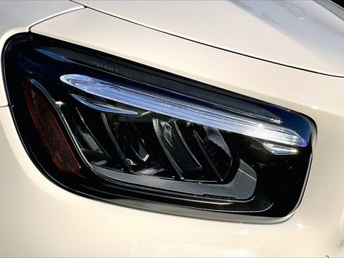 Used 2025 Mercedes-Benz GLB 250 4MATIC image 31