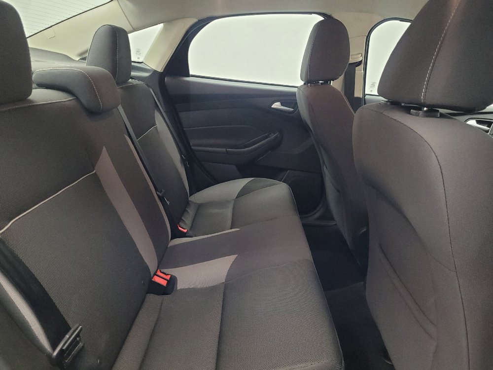 Used 2014 Ford Focus SE w/ SE Winter Package FWD image 19