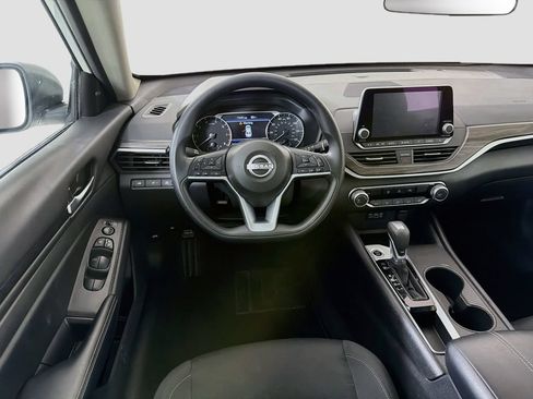 Used 2025 Nissan Altima 2.5 SV FWD image 23
