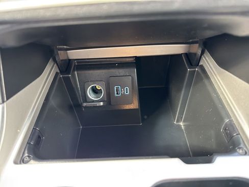 Used 2023 Ford Explorer XLT w/ Equipment Group 202A image 33