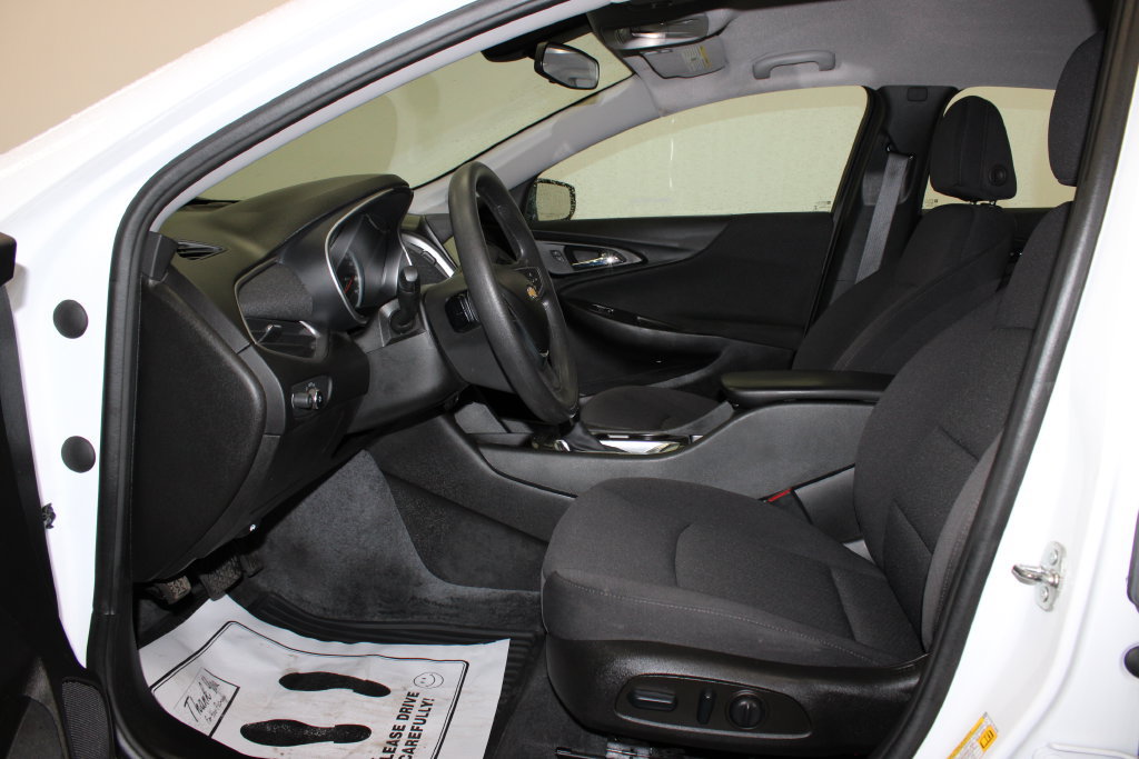 Used 2022 Chevrolet Malibu LS FWD image 3