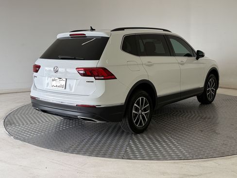 Used 2020 Volkswagen Tiguan SE w/ Panoramic Sunroof Package AWD/4WD image 9