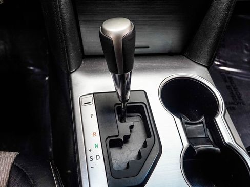 Used 2014 Toyota Camry SE image 18