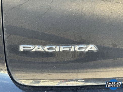 Used 2024 Chrysler Pacifica Limited image 35