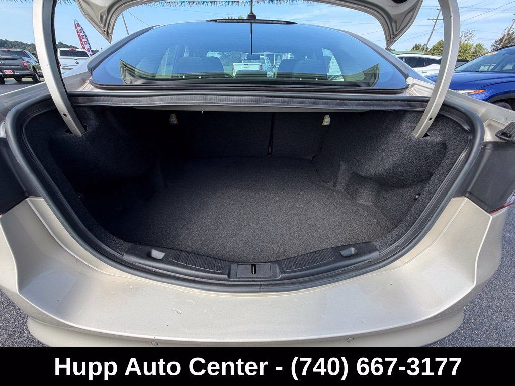 Used 2017 Ford Fusion SE w/ Fusion SE Technology Package FWD image 16