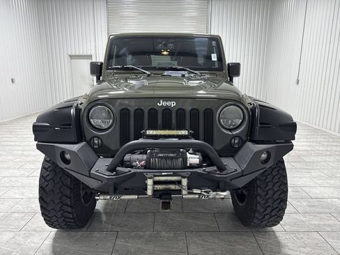 Used 2015 Jeep Wrangler Unlimited Rubicon w/ Dual Top Group AWD/4WD image 32