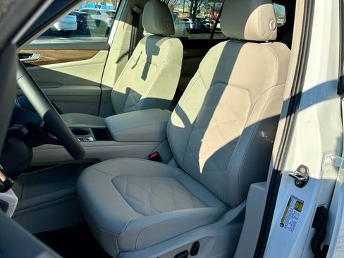 New 2026 Volkswagen Atlas SE image 13