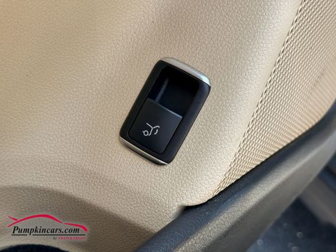 Used 2020 Mercedes-Benz GLA 250 4MATIC w/ Premium Package image 27