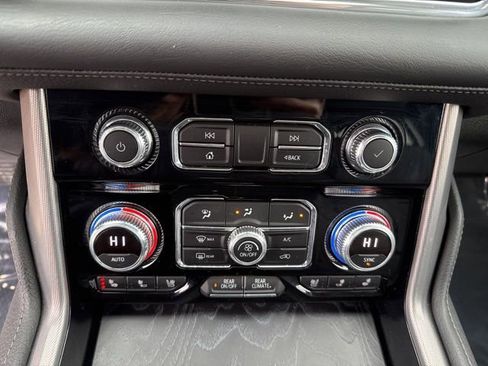 Used 2022 GMC Yukon XL Denali image 27
