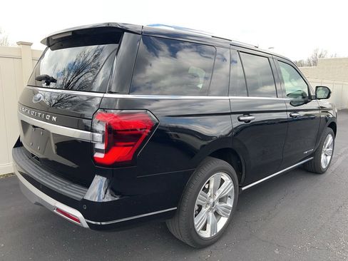 Used 2023 Ford Expedition Platinum image 3