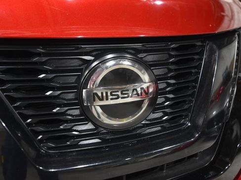 Used 2020 Nissan Rogue SV image 3