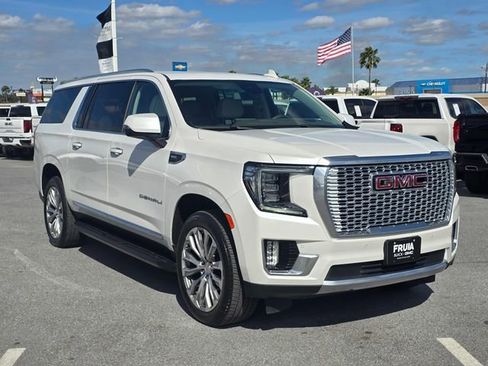 Used 2022 GMC Yukon XL Denali image 3