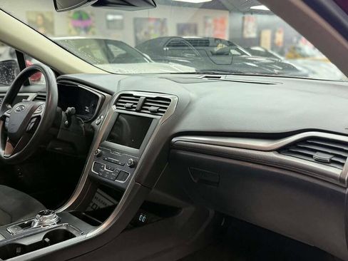 Used 2020 Ford Fusion SE image 17