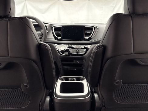 New 2026 Chrysler Pacifica Select w/ S Appearance Package image 33