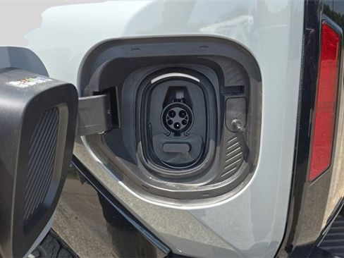 New 2025 GMC Hummer EV 2X image 26