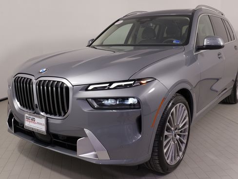 Used 2023 BMW X7 xDrive40i image 4