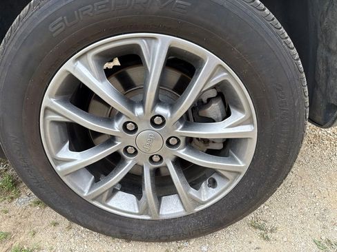 Used 2022 Jeep Cherokee Latitude Lux FWD image 39