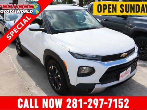 Used 2022 Chevrolet TrailBlazer LT w/ Convenience Package FWD image 1
