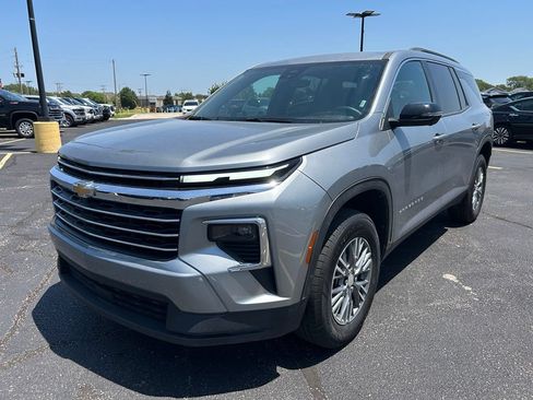 Used 2026 Chevrolet Traverse LT w/ Driver Confidence Package FWD image 5